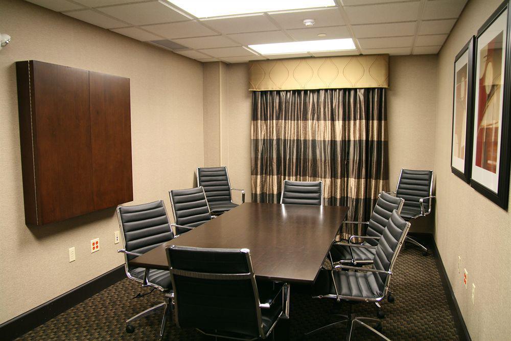 Hampton Inn & Suites Detroit/Airport Romulus Facilities photo