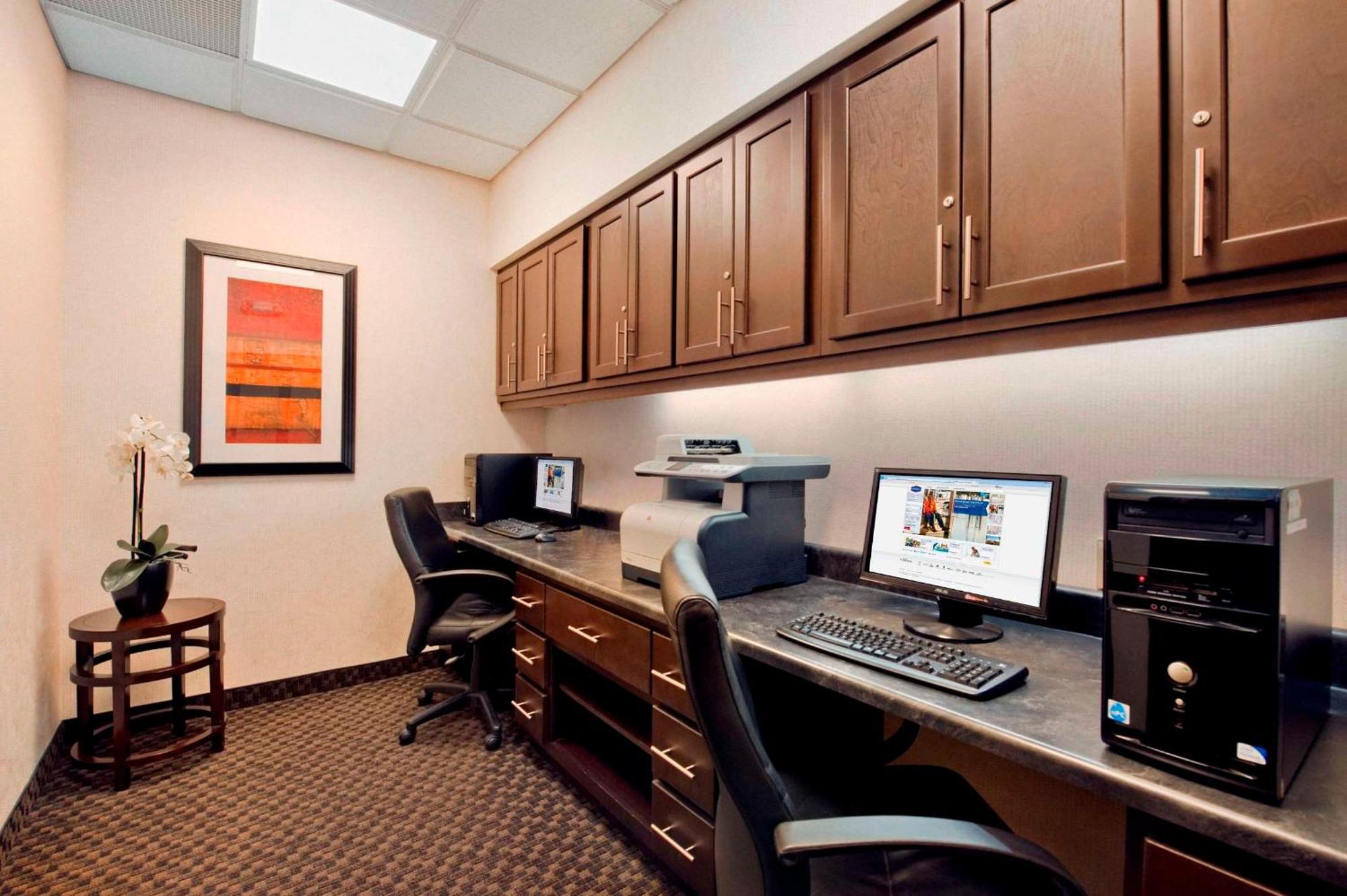 Hampton Inn & Suites Detroit/Airport Romulus Exterior photo