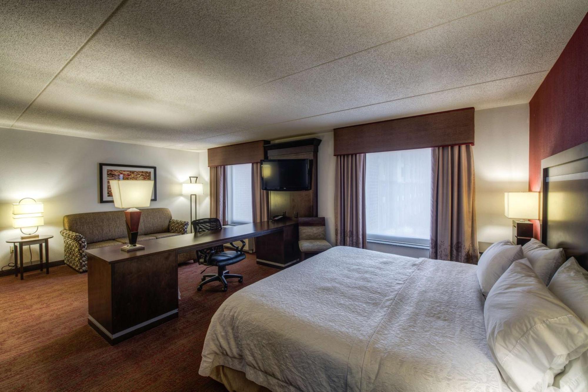 Hampton Inn & Suites Detroit/Airport Romulus Exterior photo