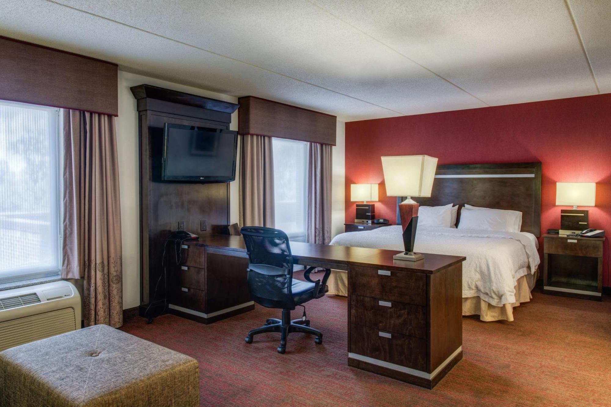 Hampton Inn & Suites Detroit/Airport Romulus Exterior photo
