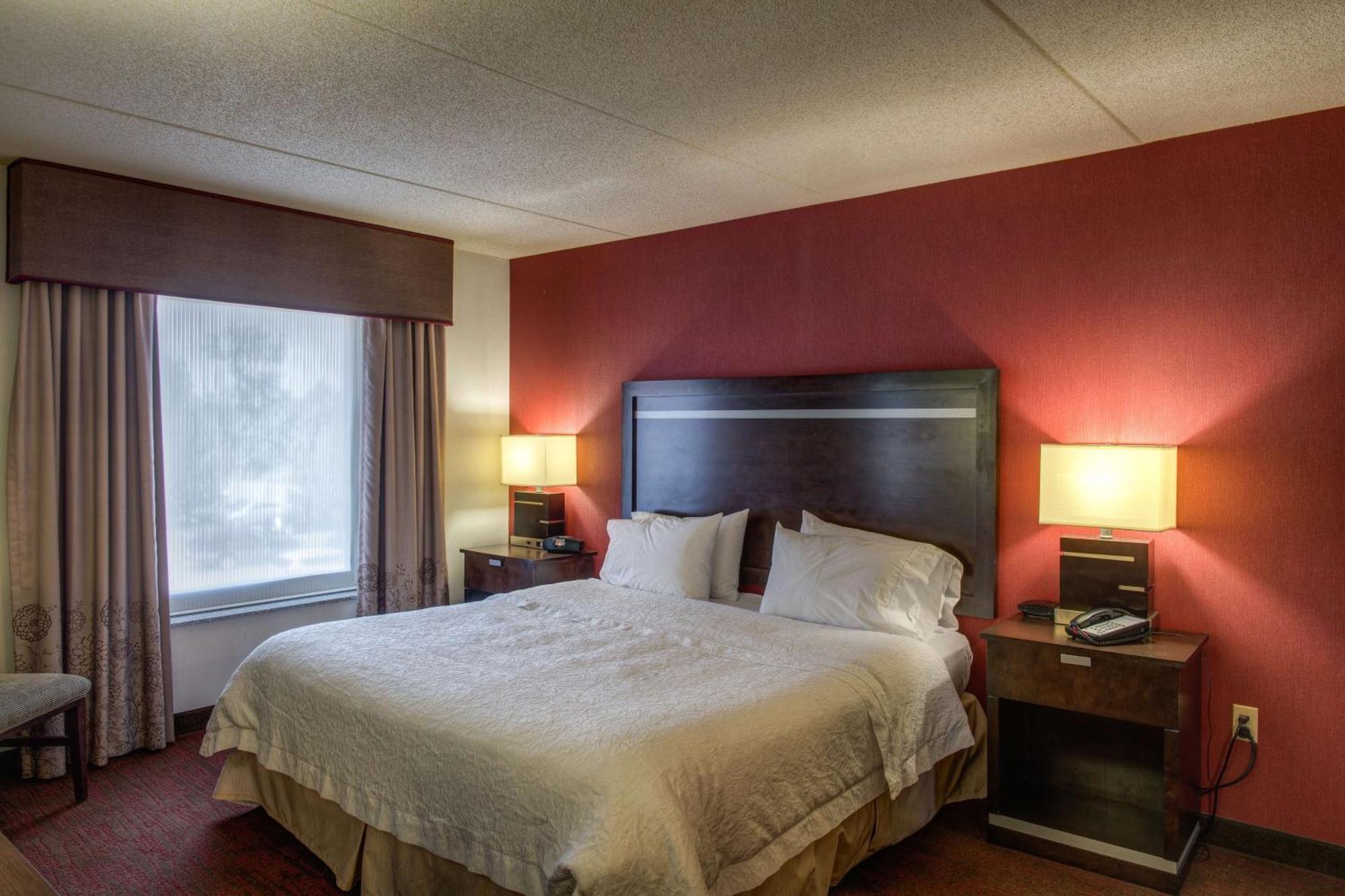 Hampton Inn & Suites Detroit/Airport Romulus Exterior photo
