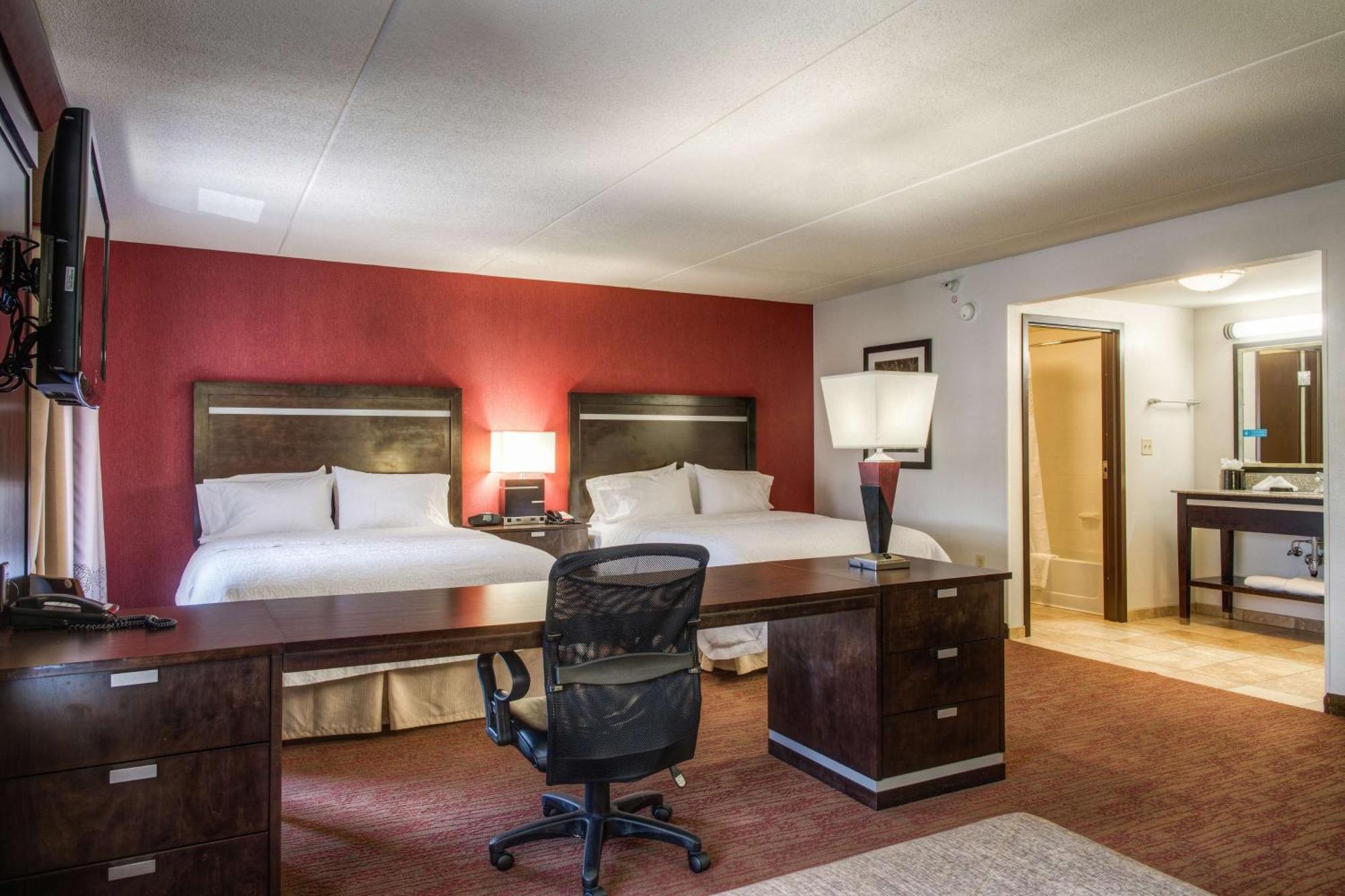 Hampton Inn & Suites Detroit/Airport Romulus Exterior photo