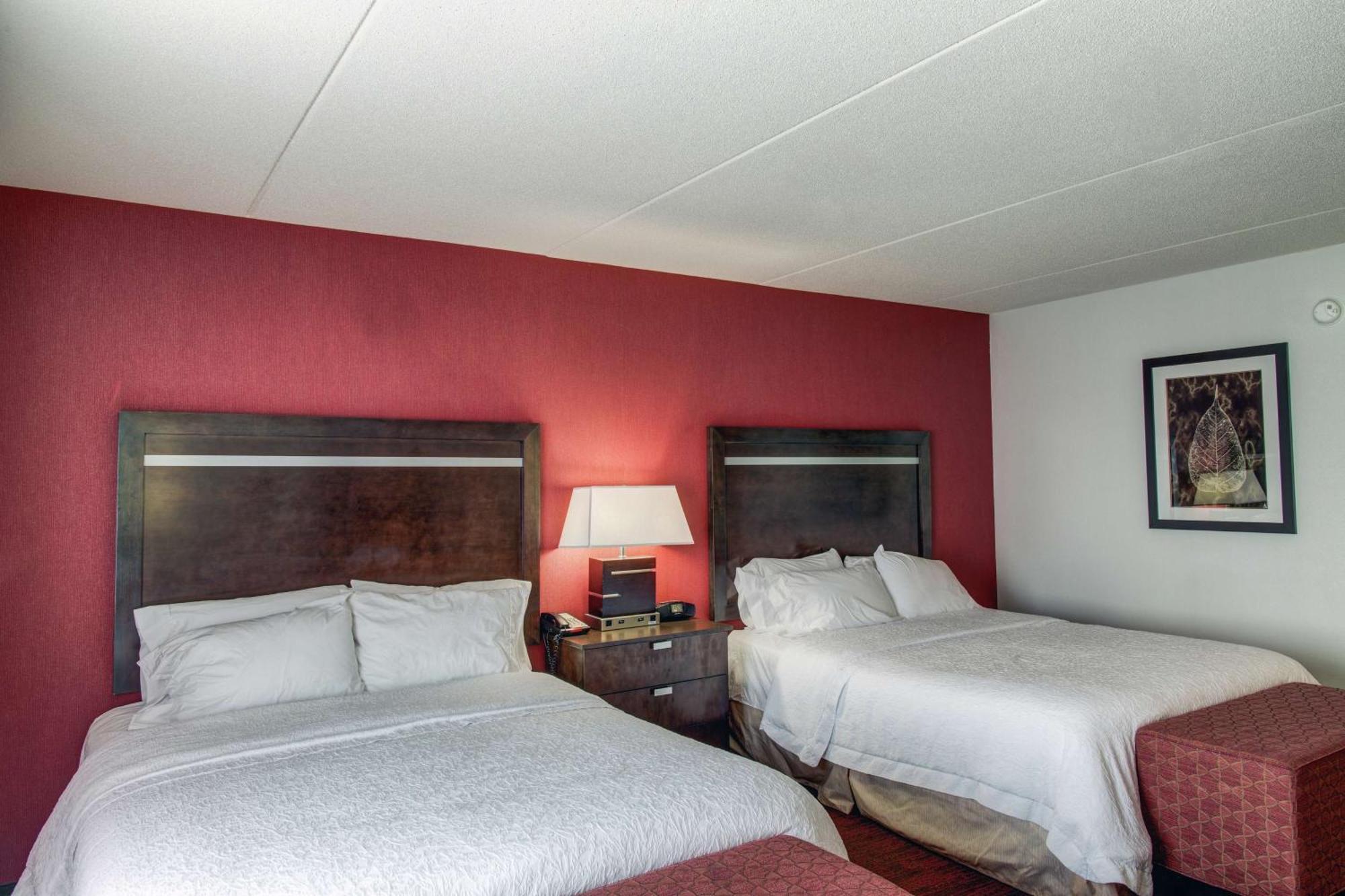 Hampton Inn & Suites Detroit/Airport Romulus Exterior photo