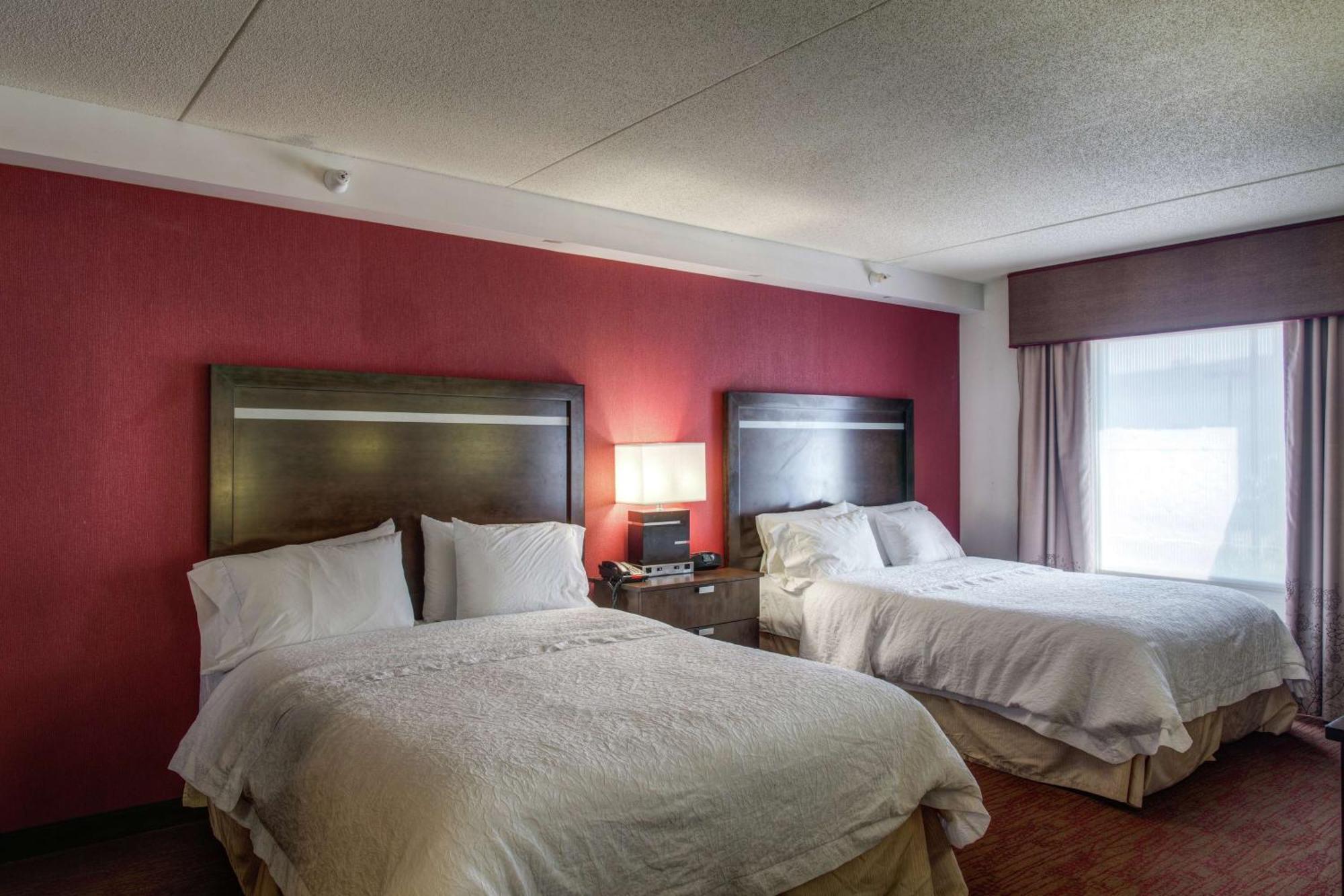 Hampton Inn & Suites Detroit/Airport Romulus Exterior photo