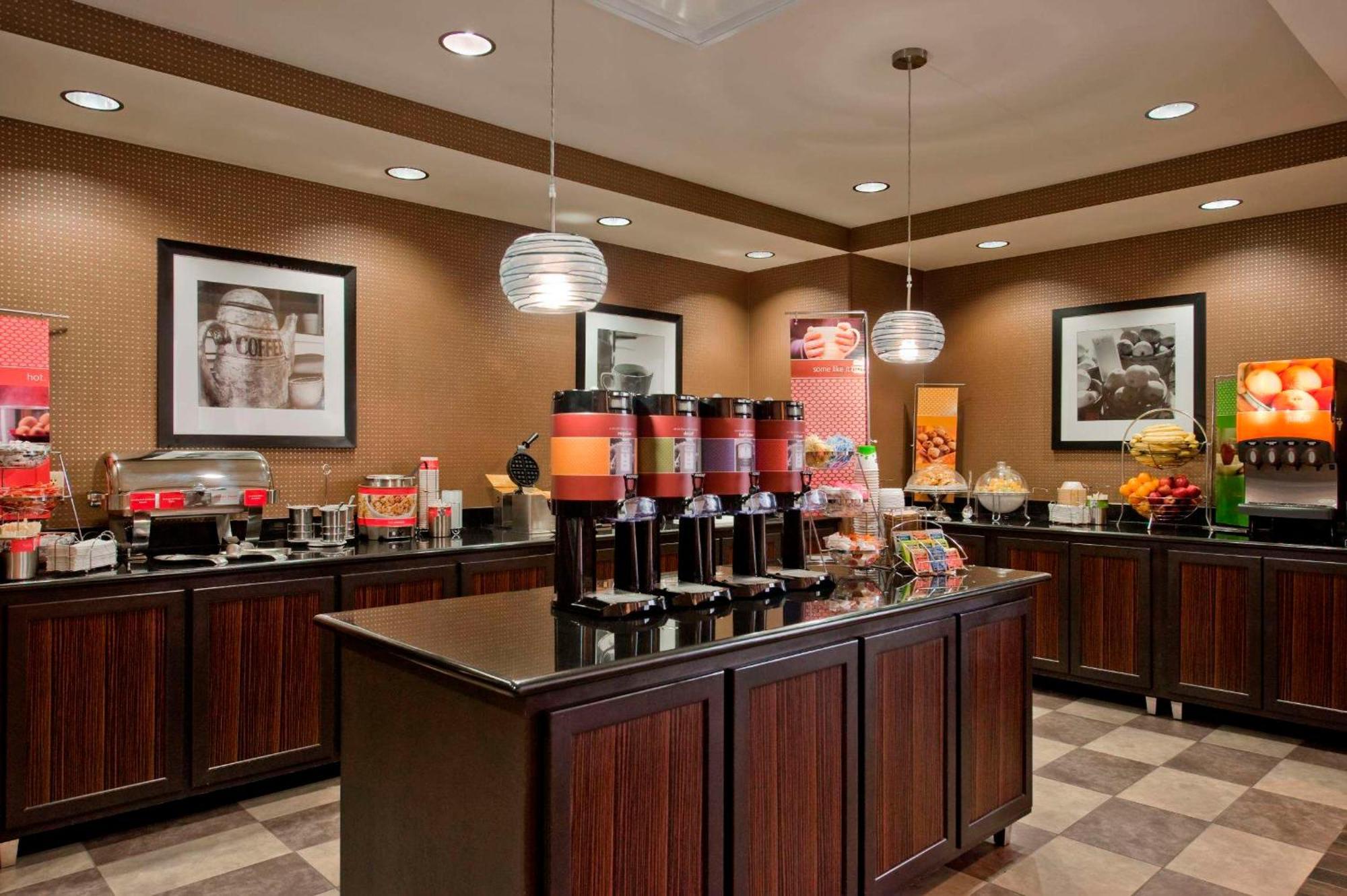 Hampton Inn & Suites Detroit/Airport Romulus Exterior photo