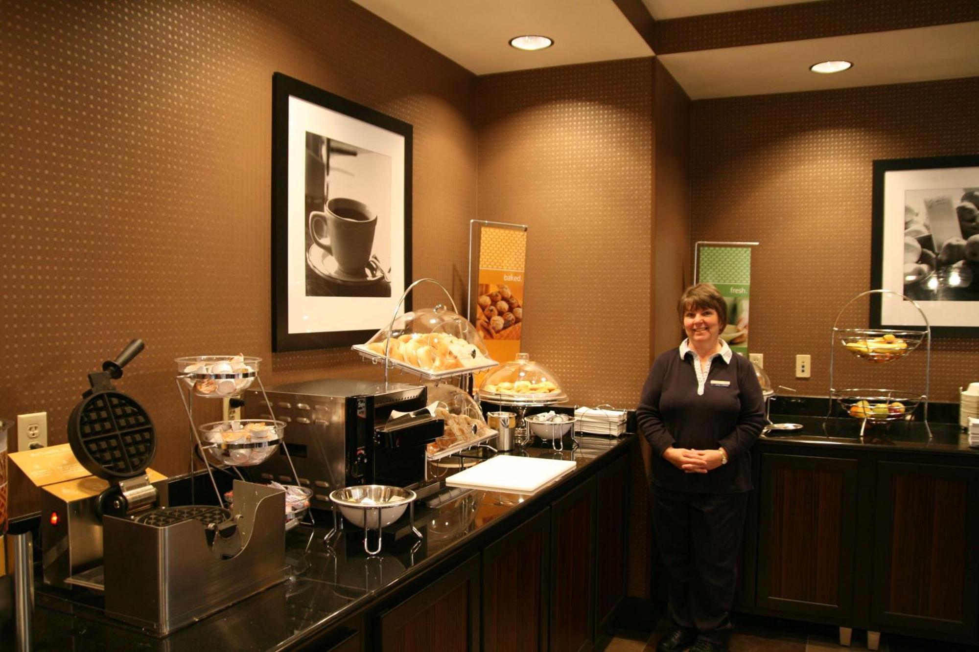 Hampton Inn & Suites Detroit/Airport Romulus Exterior photo